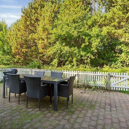 Charming Thatched Near North Sea